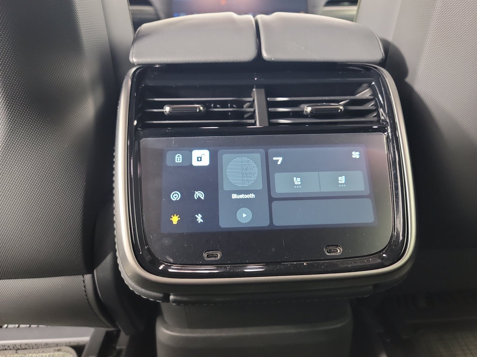 Used 2024 Rivian R1S Adventure AWD/4WD image 30