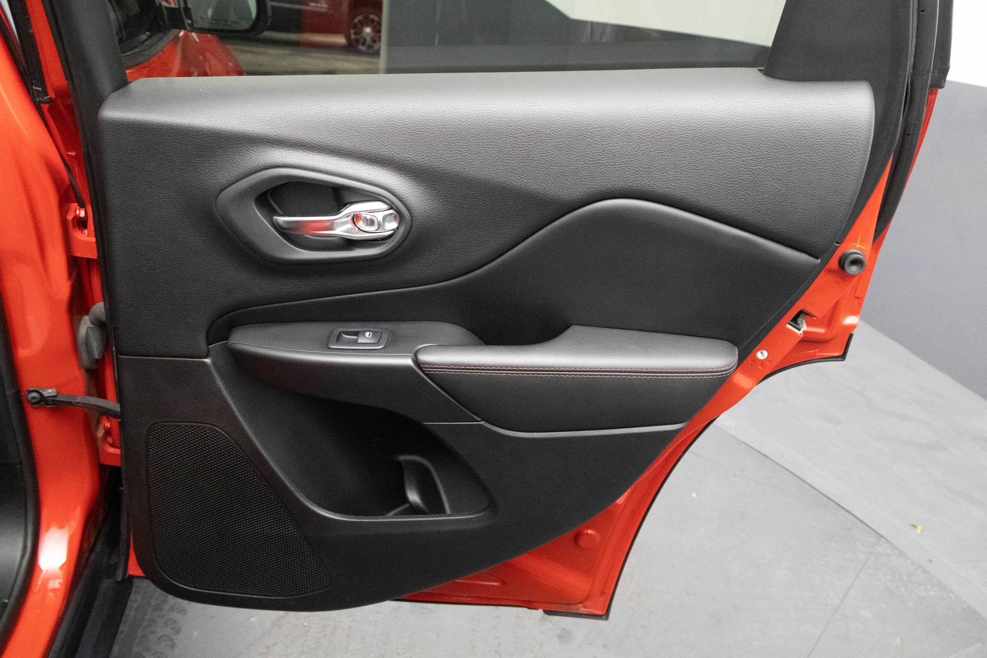 Used 2019 Jeep Cherokee Trailhawk image 38