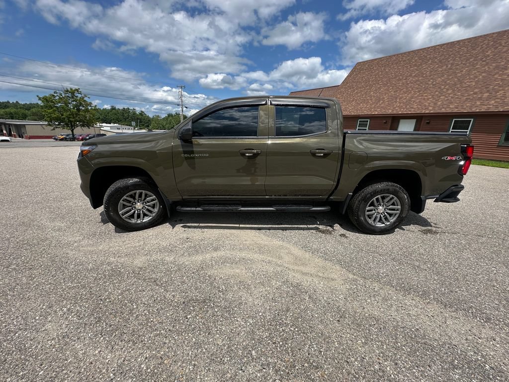 Used 2024 Chevrolet Colorado LT w/ LT Convenience Package III AWD/4WD image 2