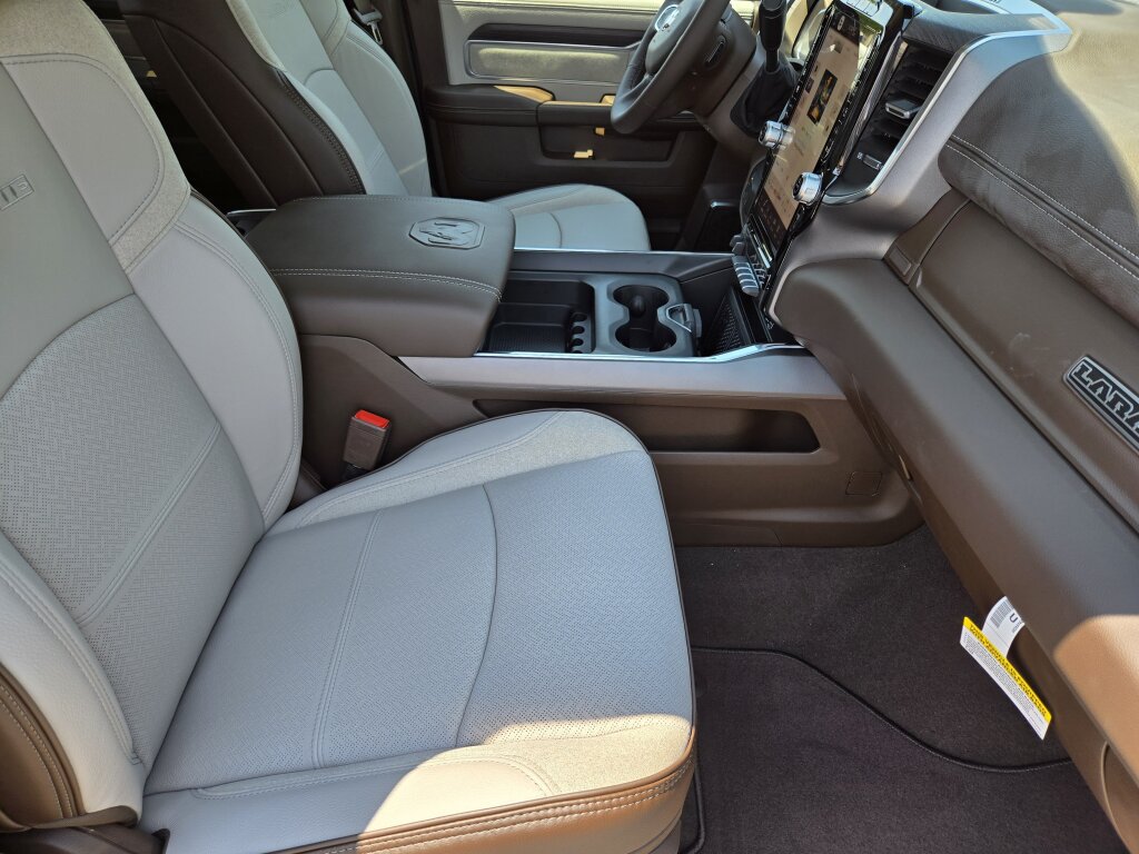 New 2026 RAM 2500 Laramie AWD/4WD image 14