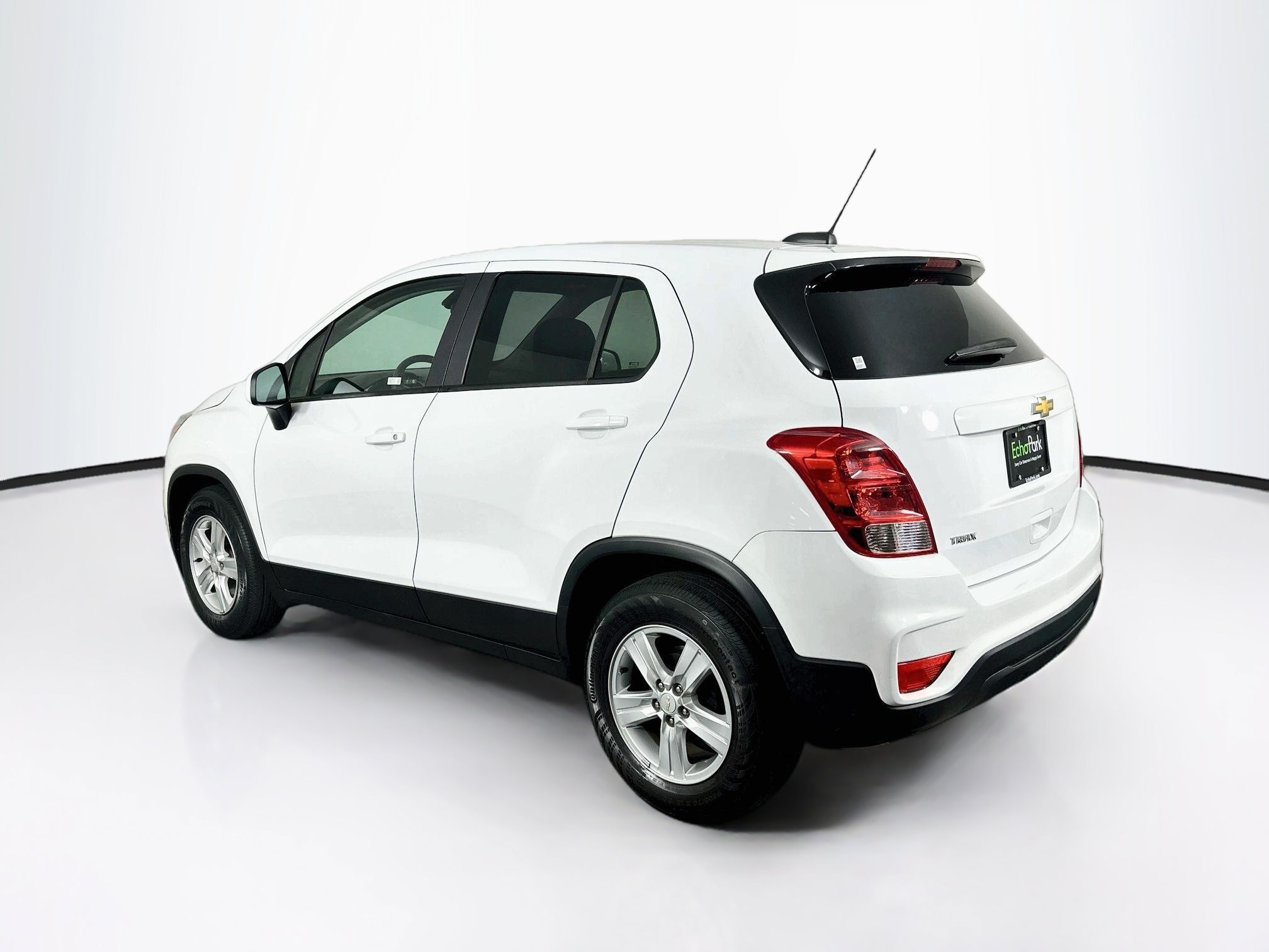 Used 2022 Chevrolet Trax LS w/ Tint and Cruise Package FWD image 5