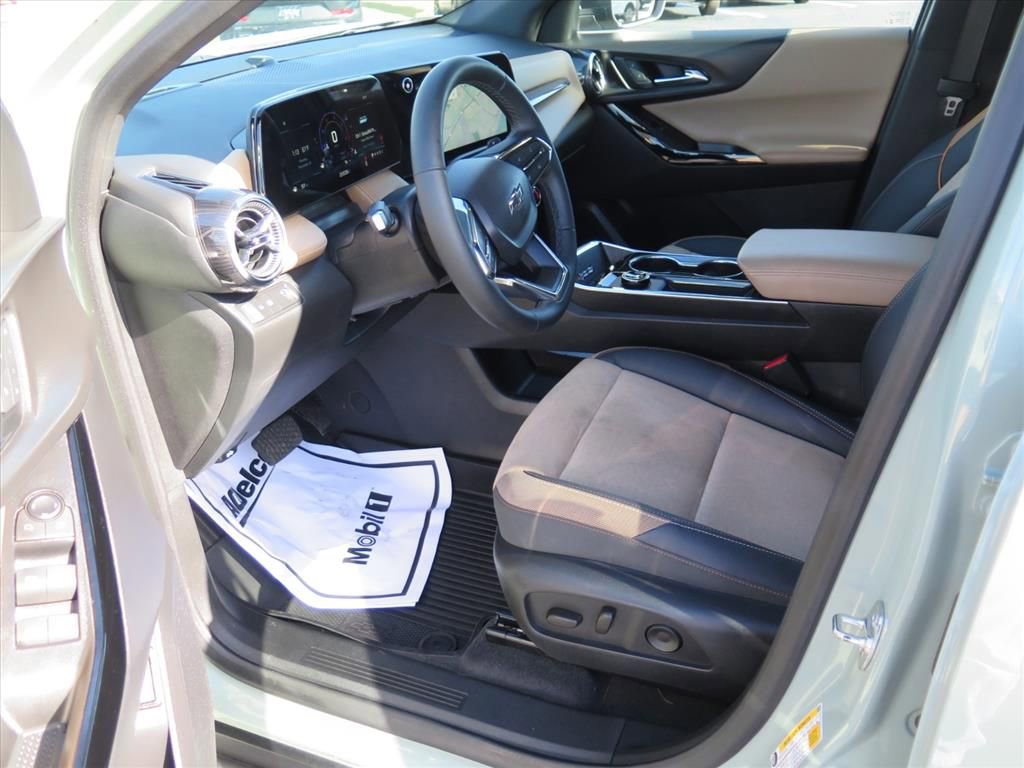 Used 2025 Chevrolet Equinox ACTIV w/ Safety and Technology Package image 10