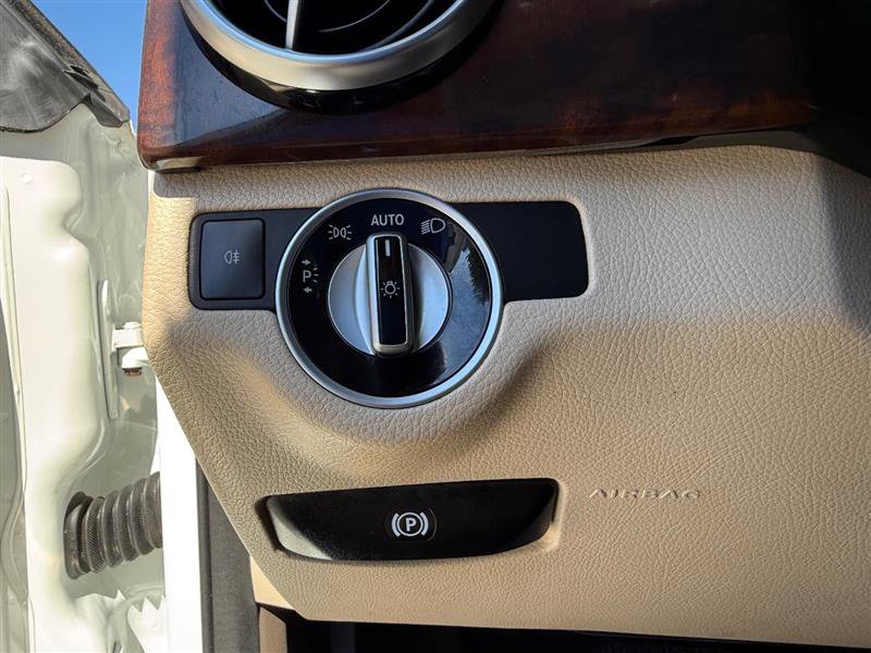 Used 2014 Mercedes-Benz GLK 350 4MATIC image 30