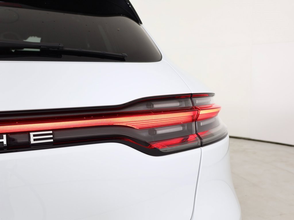 Used 2025 Porsche Macan image 12