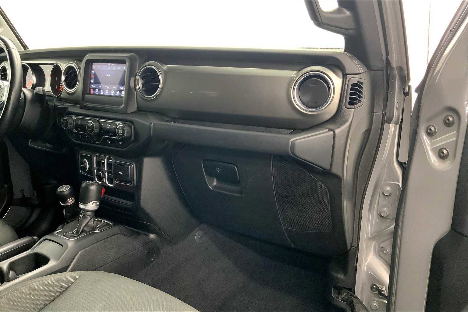 Used 2020 Jeep Wrangler Unlimited Sahara image 27