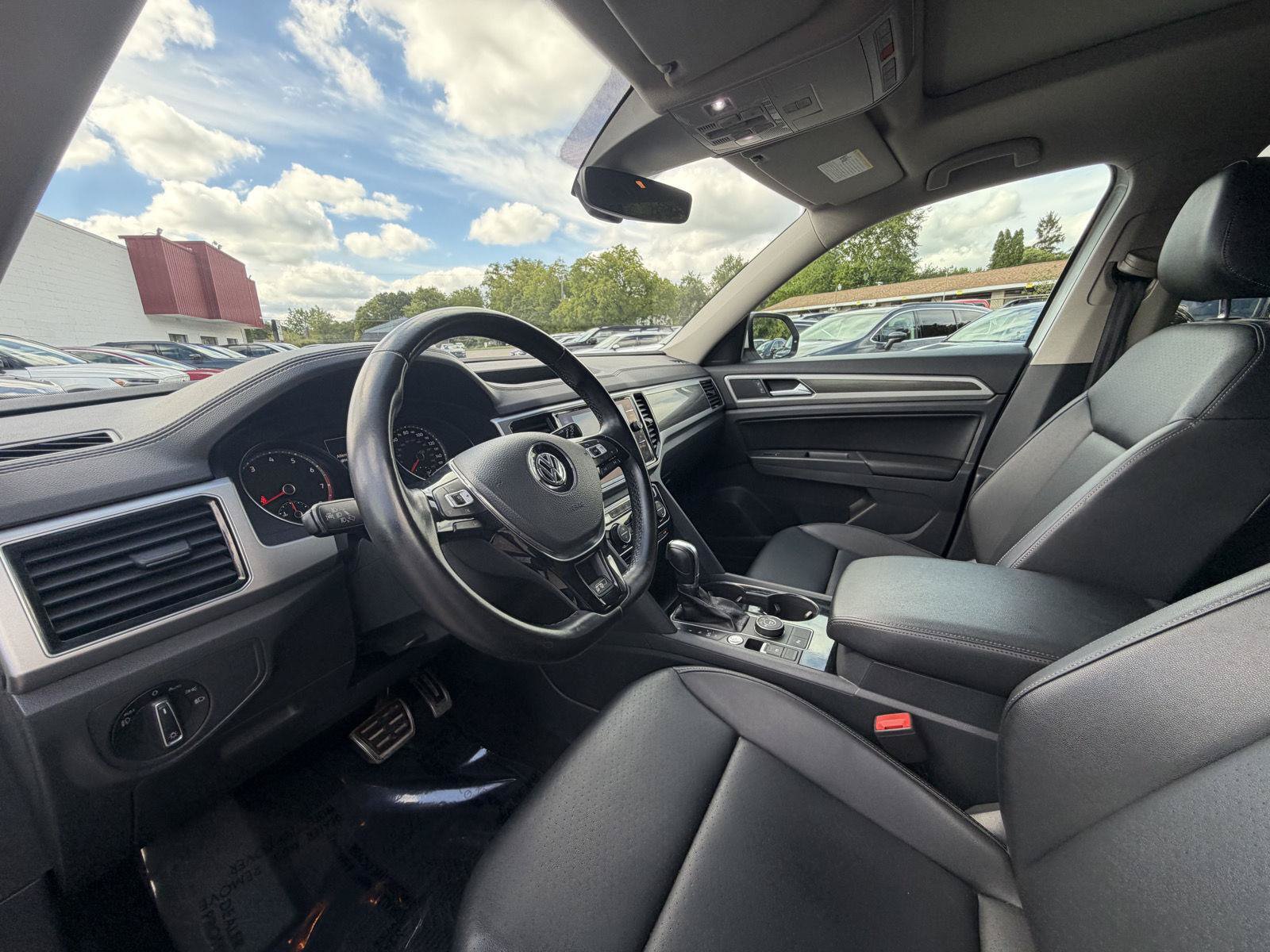 Used 2018 Volkswagen Atlas SEL w/ R-Line Package AWD/4WD image 13