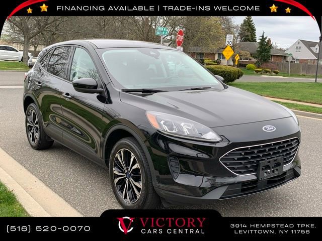 Used 2022 Ford Escape SE w/ SE Sport Appearance Package image 3