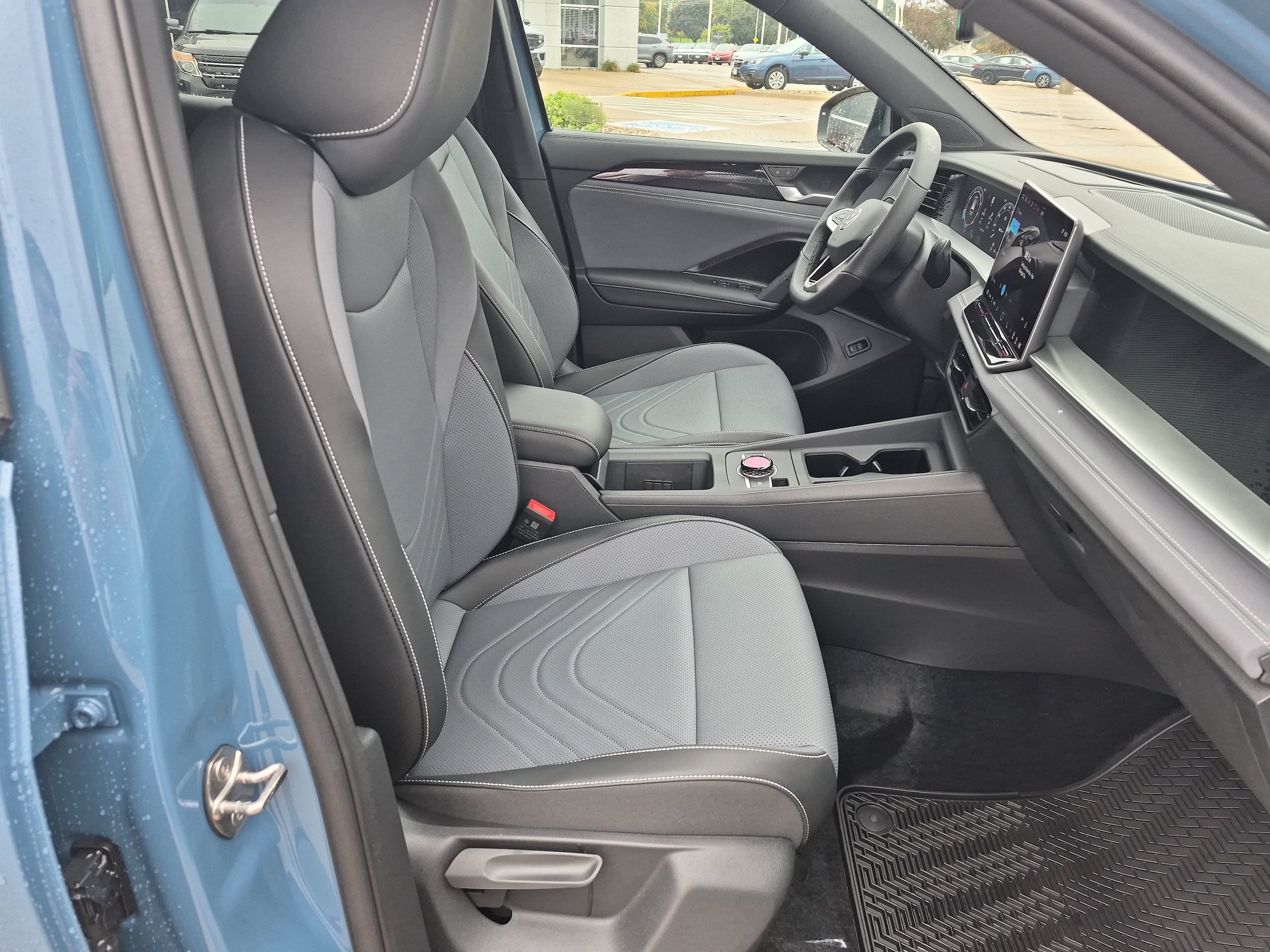 New 2026 Volkswagen Tiguan SE R-Line AWD/4WD image 11