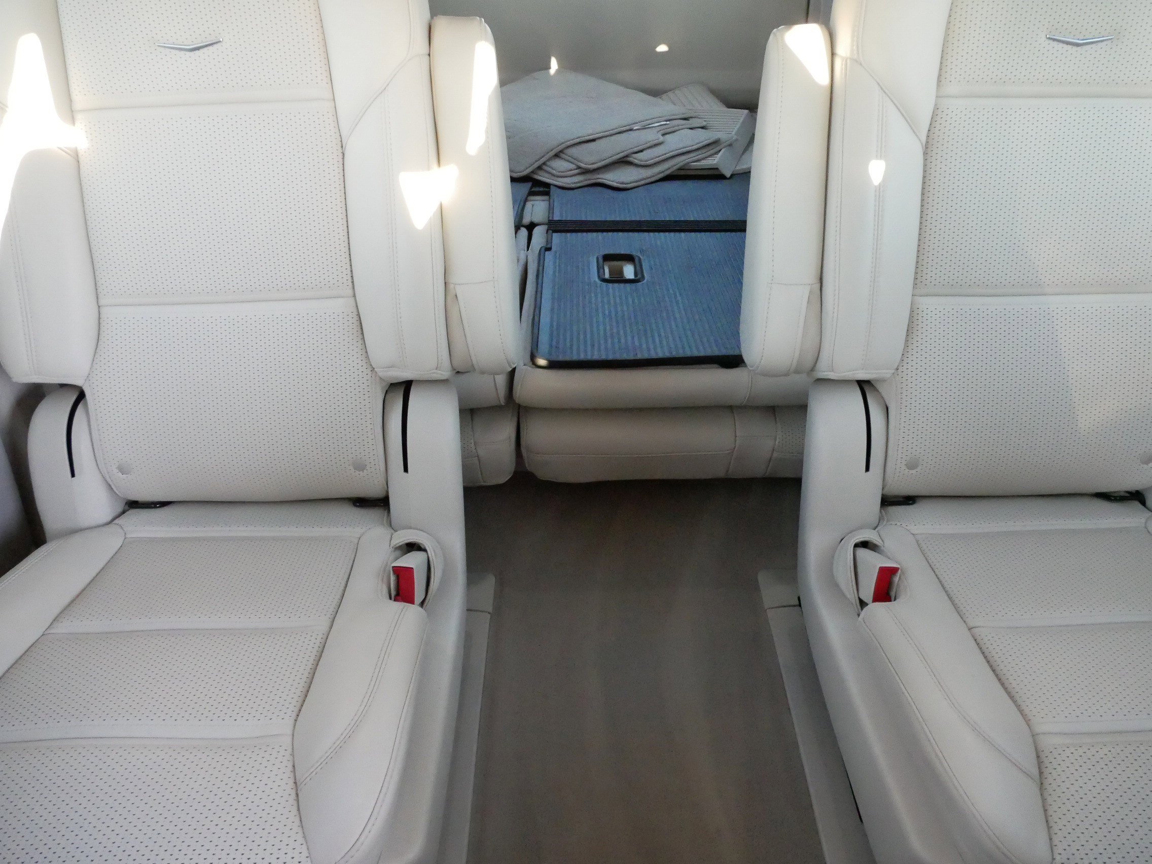 Certified 2024 Cadillac Escalade ESV Sport Platinum w/ LPO, ONYX Package image 13