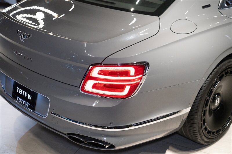 Used 2024 Bentley Flying Spur V8 AWD/4WD image 7