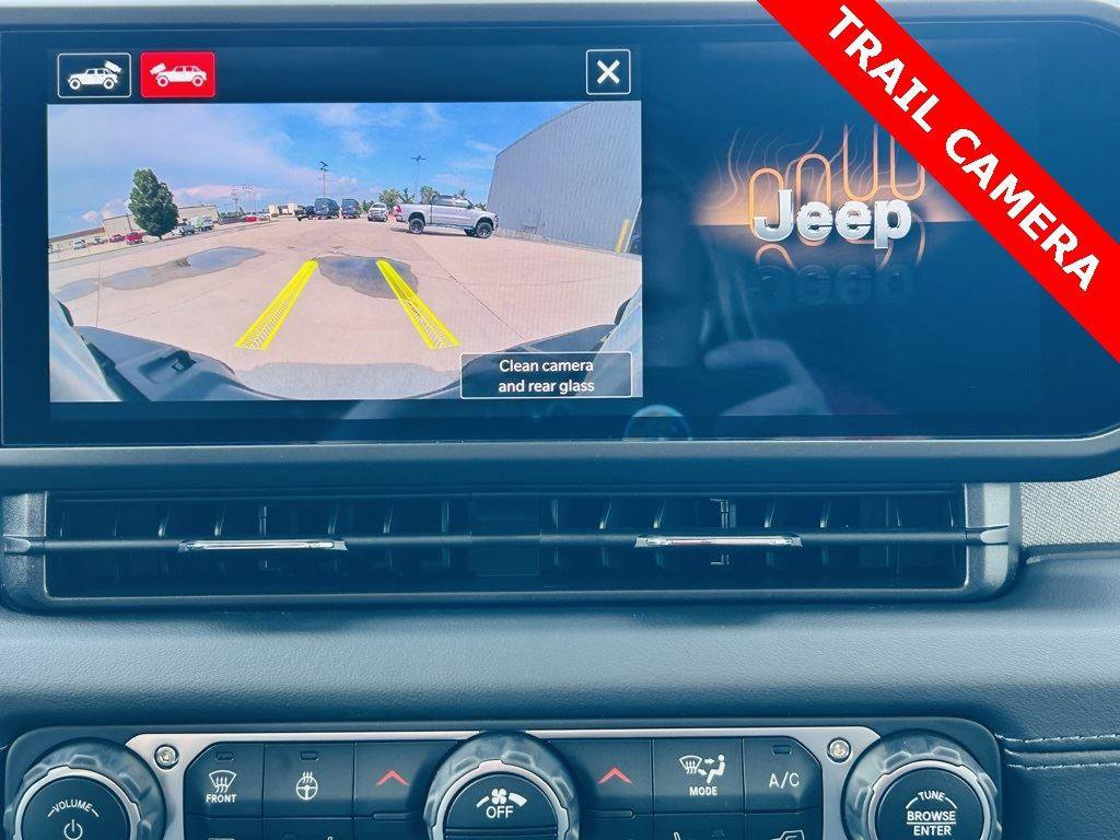 New 2025 Jeep Wrangler Unlimited Sahara w/ Technology Group AWD/4WD image 8