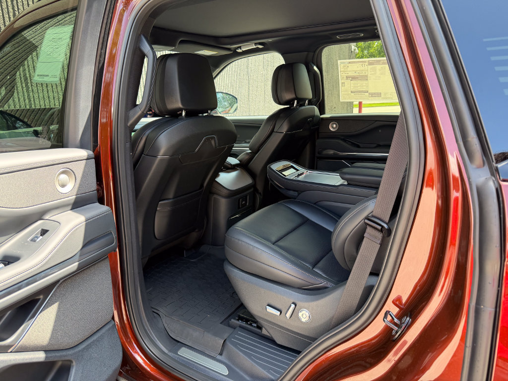 New 2027 Lincoln Navigator Reserve w/ Jet Appearance Package AWD/4WD image 19