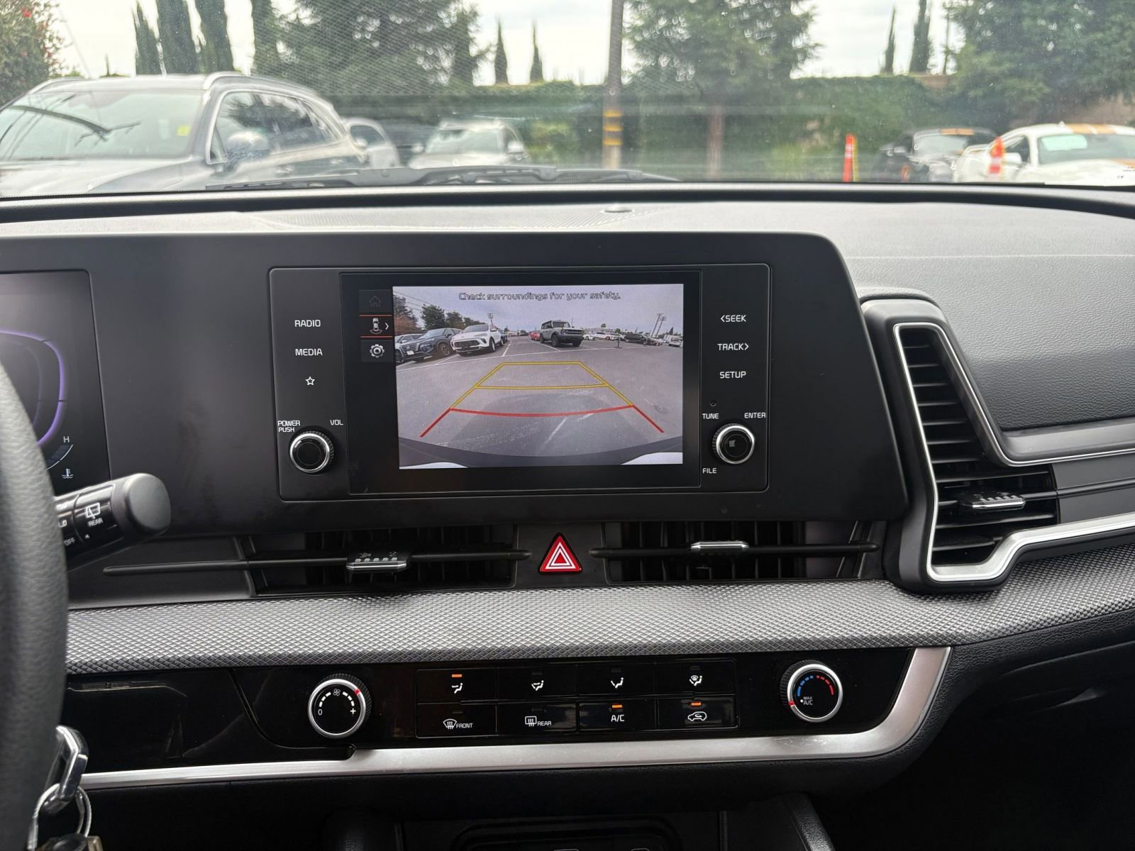 Used 2025 Kia Sportage LX image 23