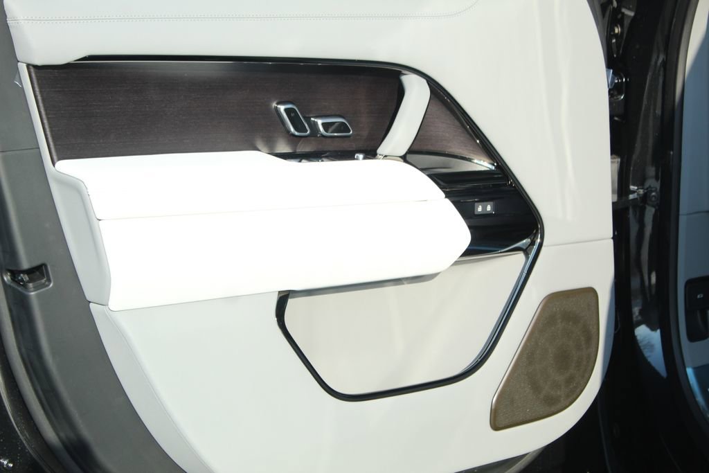 New 2026 Land Rover Range Rover SV image 21