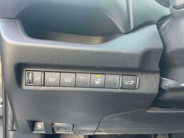 Used 2024 Toyota RAV4 SE w/ Weather & Moonroof Package AWD/4WD image 18