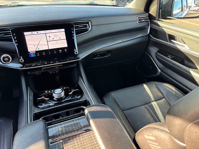 Used 2022 Jeep Wagoneer Series III w/ Flexible Seating Group image 10