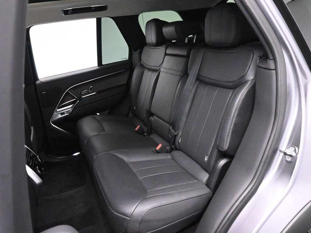 Used 2024 Land Rover Range Rover SE image 17