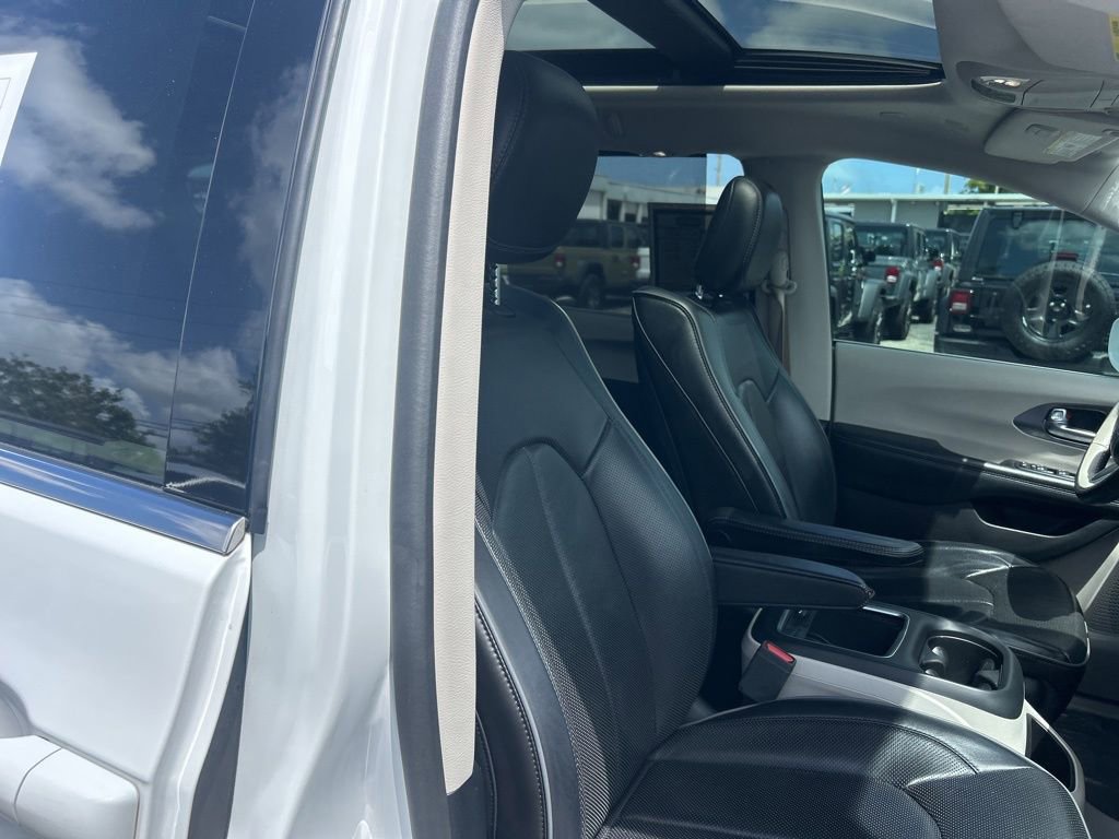 Used 2019 Chrysler Pacifica Limited w/ Tire & Wheel Group image 21