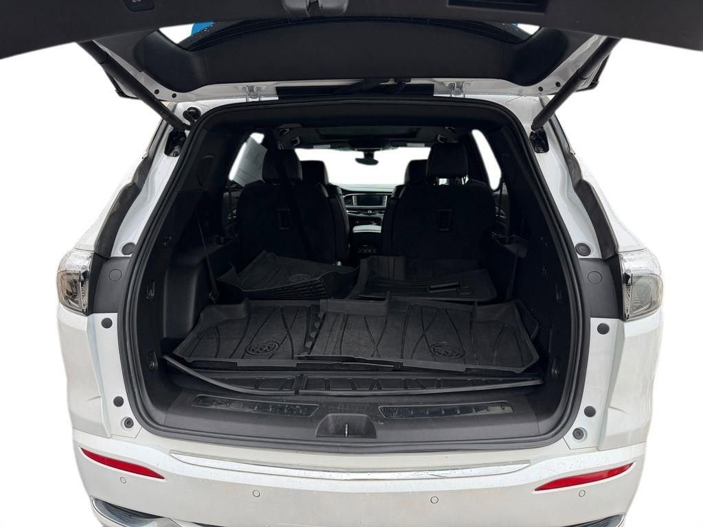 Used 2022 Buick Enclave Avenir w/ Avenir Technology Package image 38