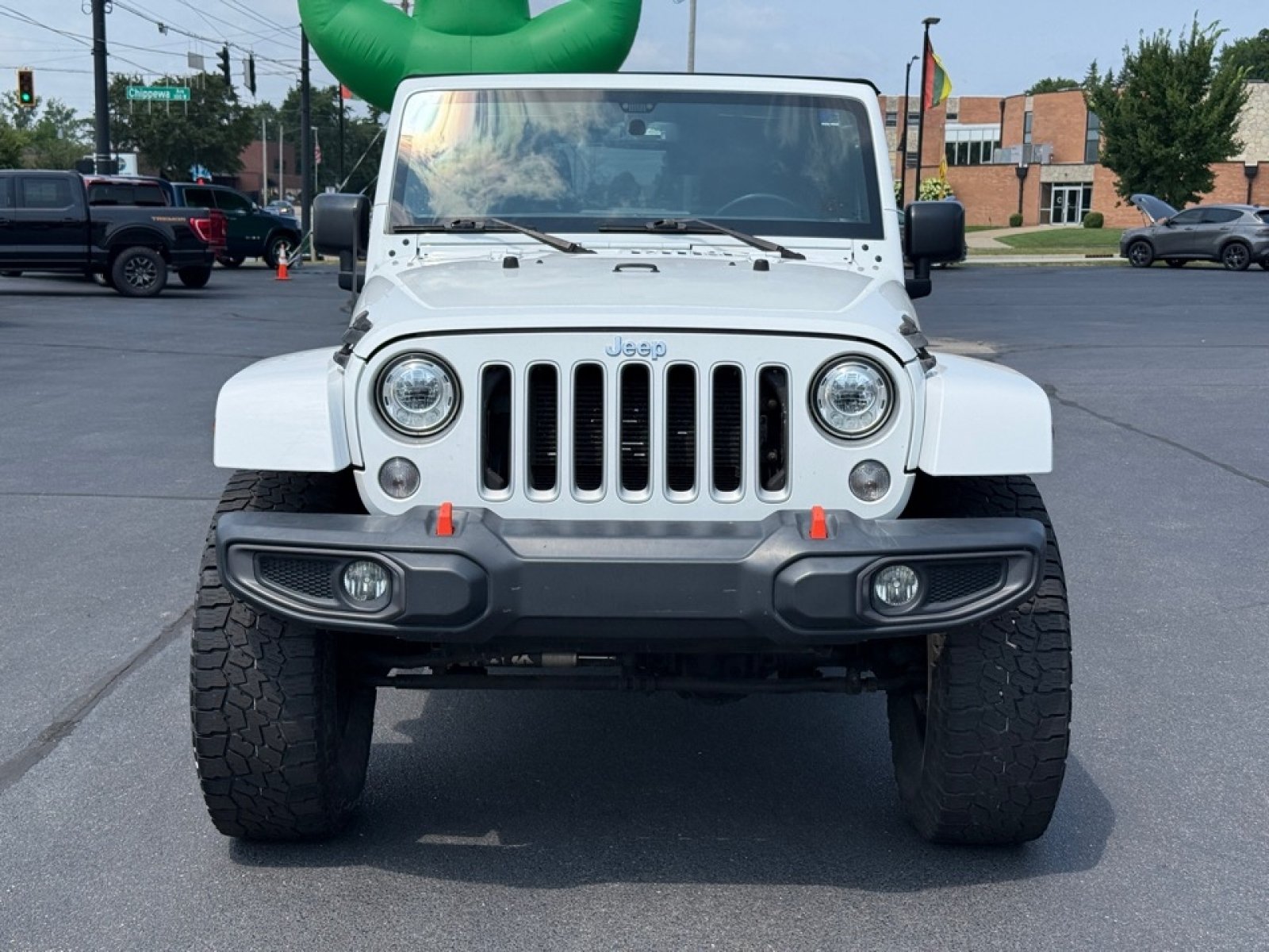 Used 2018 Jeep Wrangler Unlimited Sahara AWD/4WD image 3