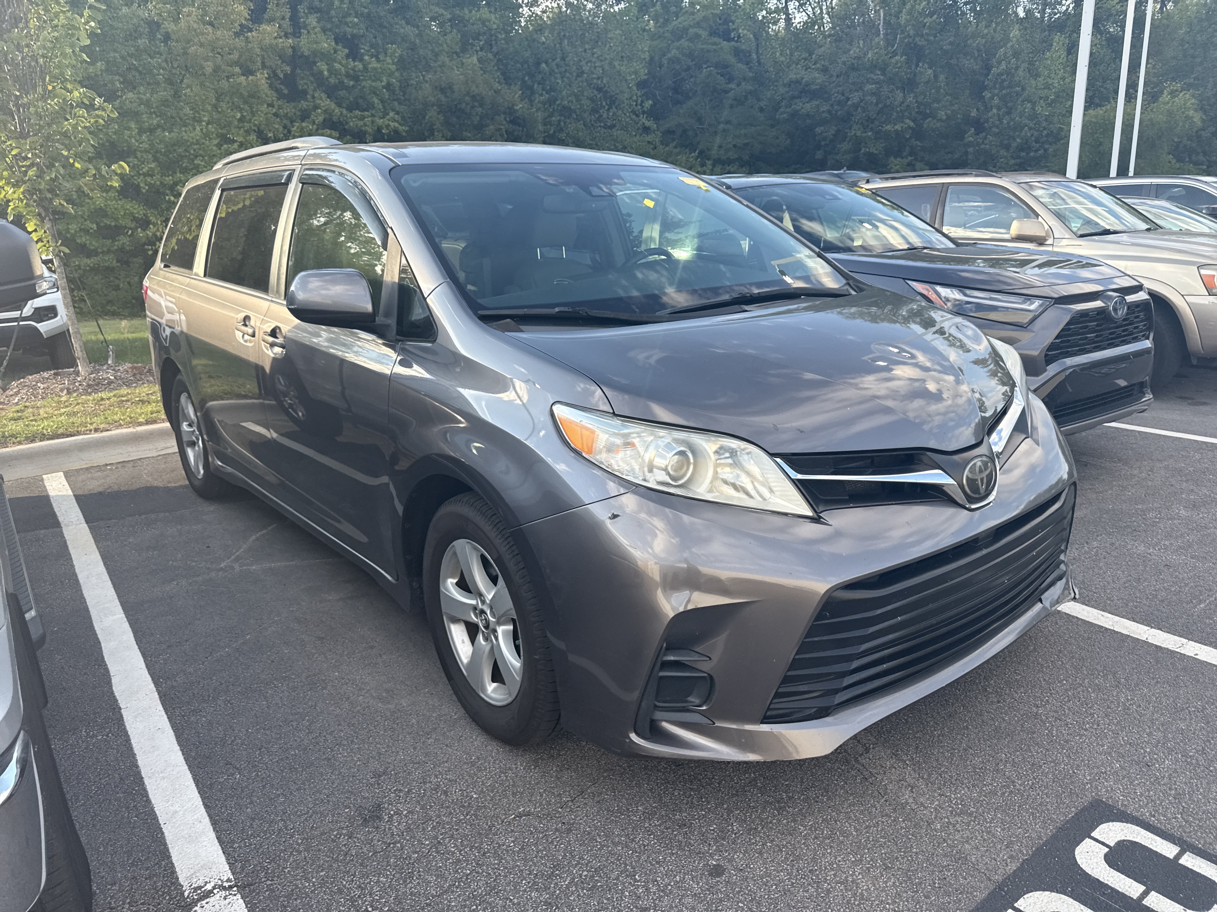 Used 2019 Toyota Sienna LE FWD image 39