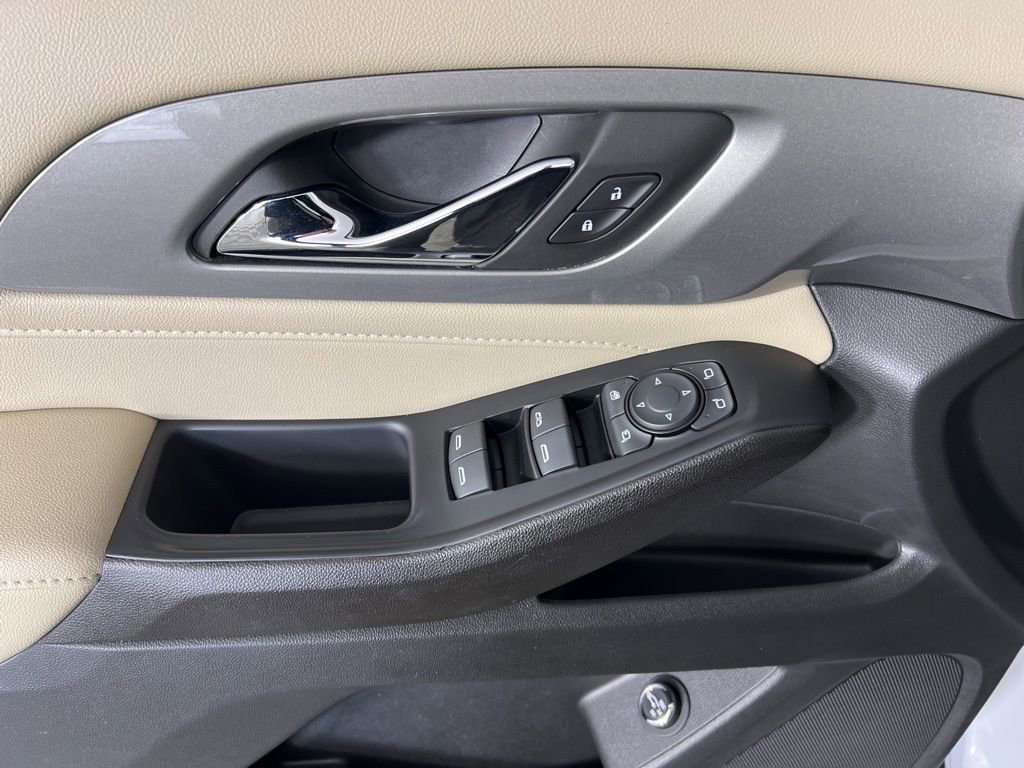 Used 2023 Chevrolet Traverse LT w/ LT Premium Package AWD/4WD image 16