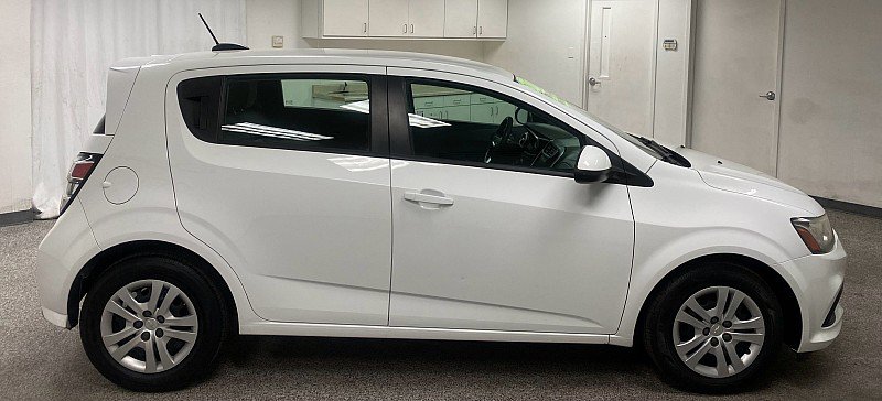 Used 2017 Chevrolet Sonic LT image 4