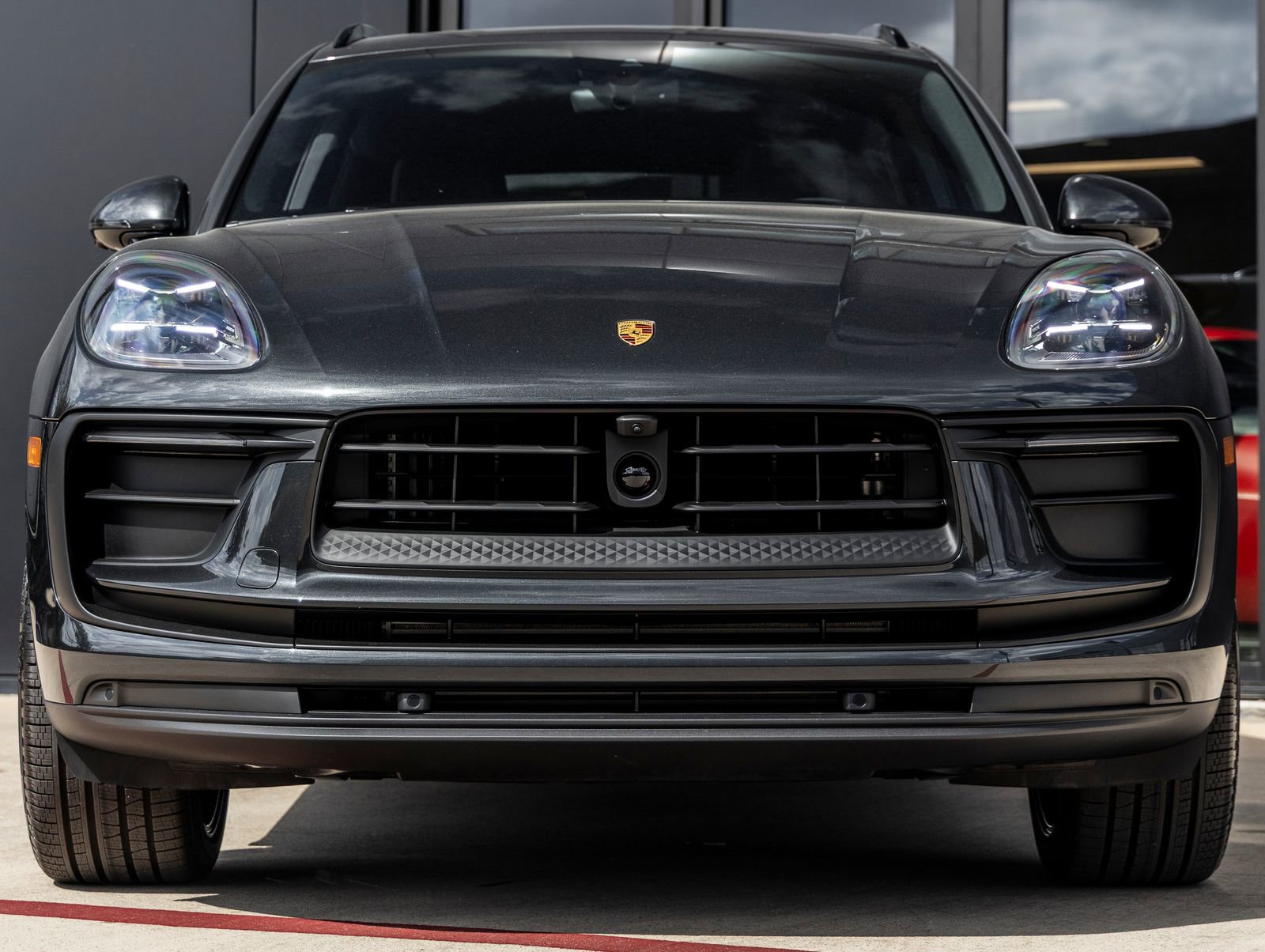 Certified 2026 Porsche Macan AWD/4WD image 8