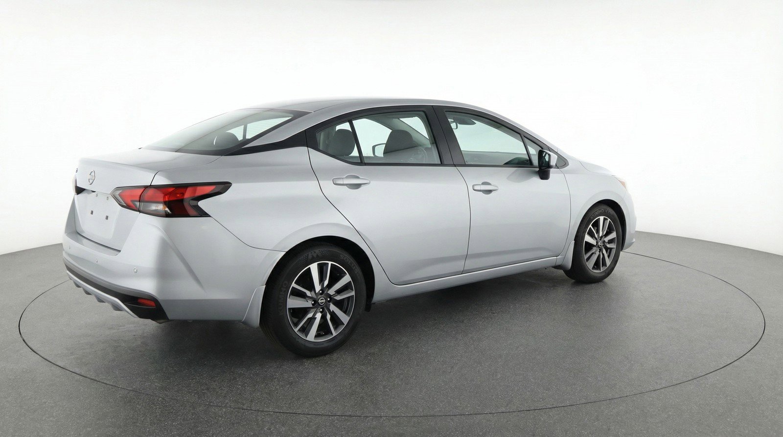 Used 2025 Nissan Versa SV image 9