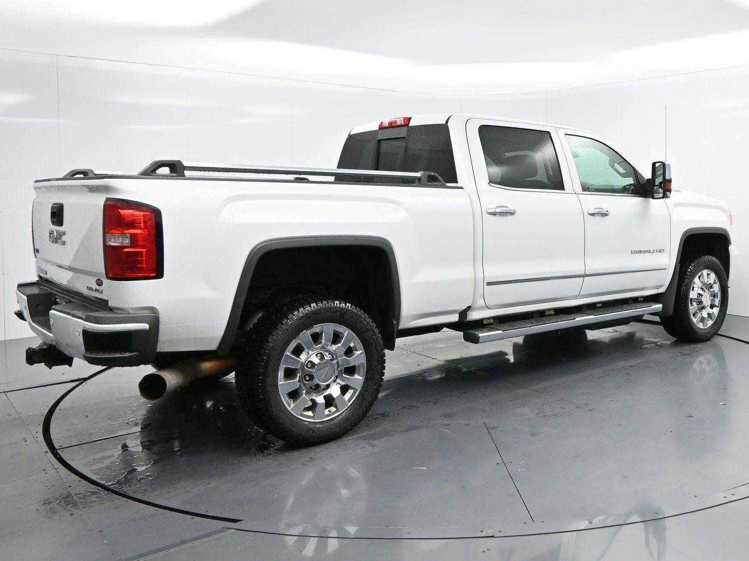 Used 2019 GMC Sierra 2500 Denali w/ Duramax Plus Package AWD/4WD image 7