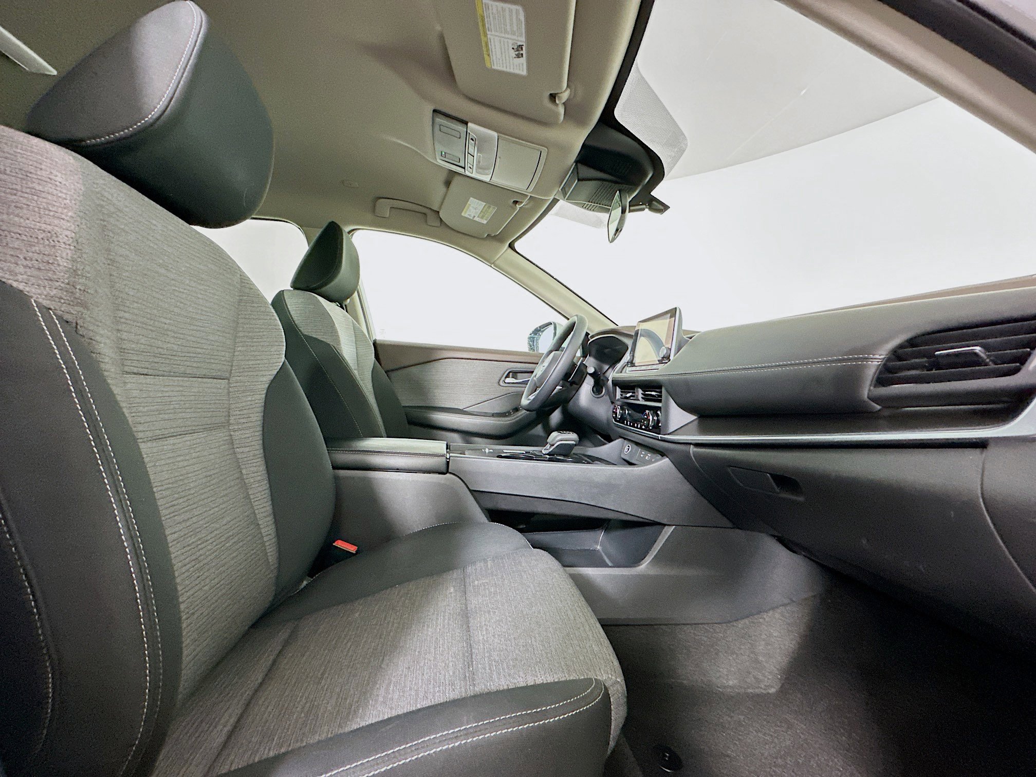 Used 2023 Nissan Rogue SV image 30