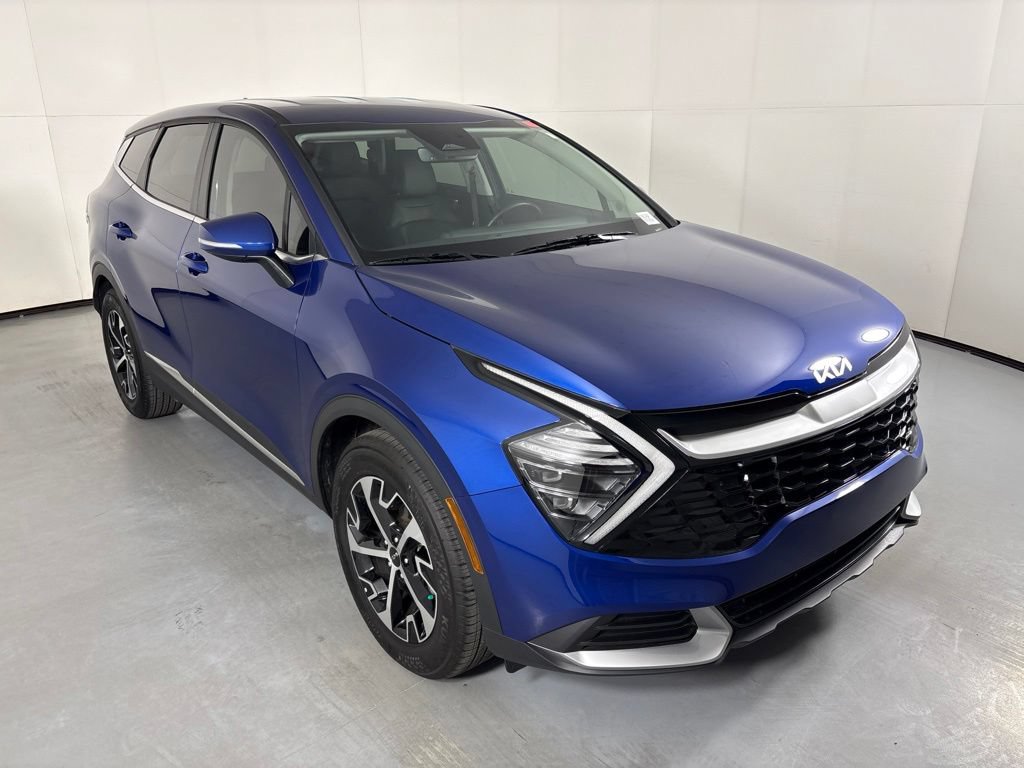 Used 2025 Kia Sportage EX FWD image 2