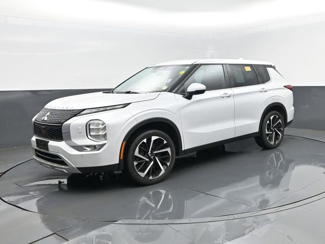 Used 2023 Mitsubishi Outlander SE AWD/4WD image 1