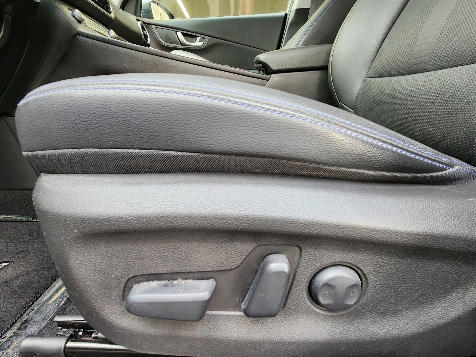 Certified 2023 Hyundai Kona Limited FWD image 10