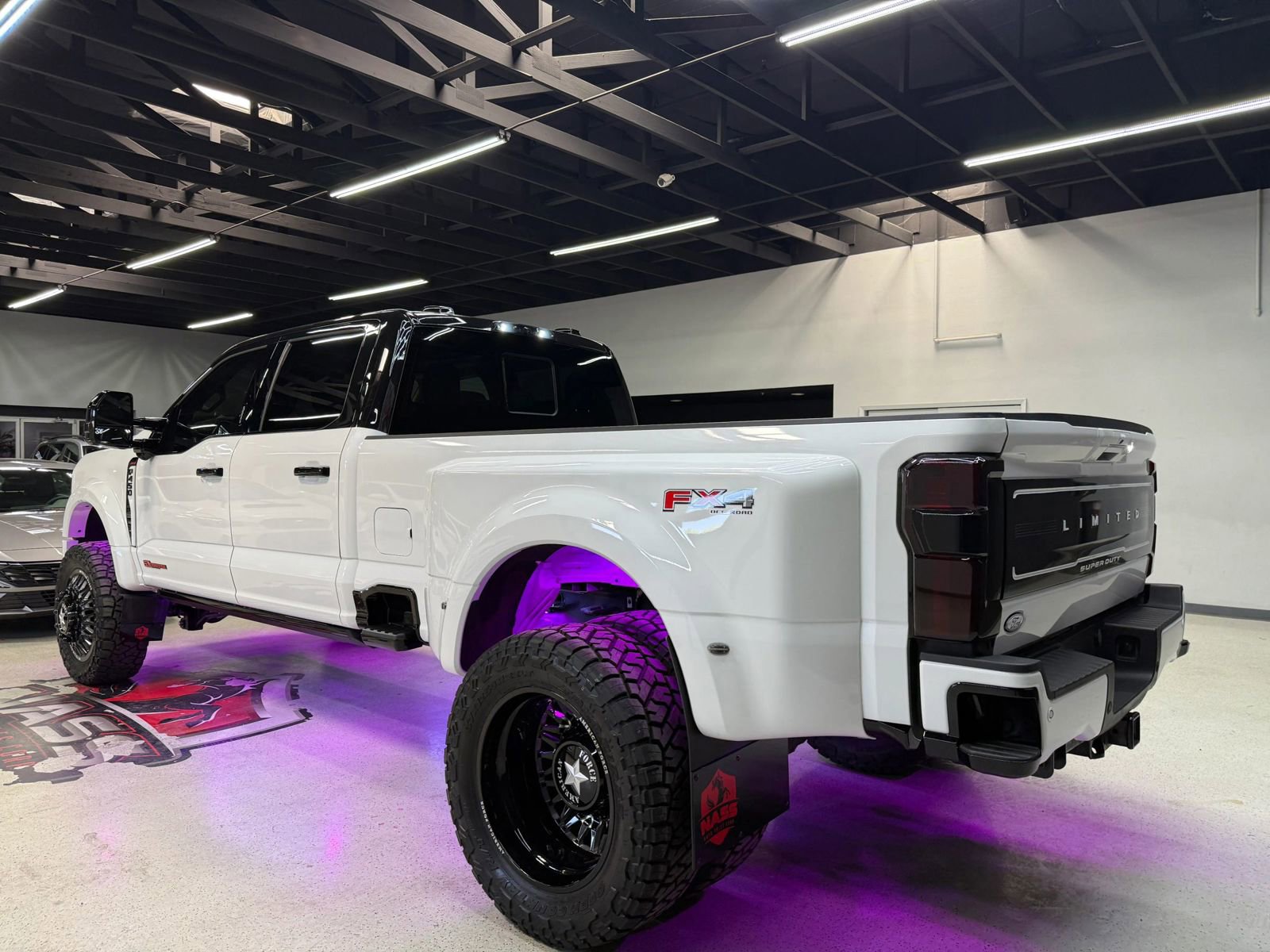 Used 2024 Ford F450 Limited w/ FX4 Off-Road Package image 42