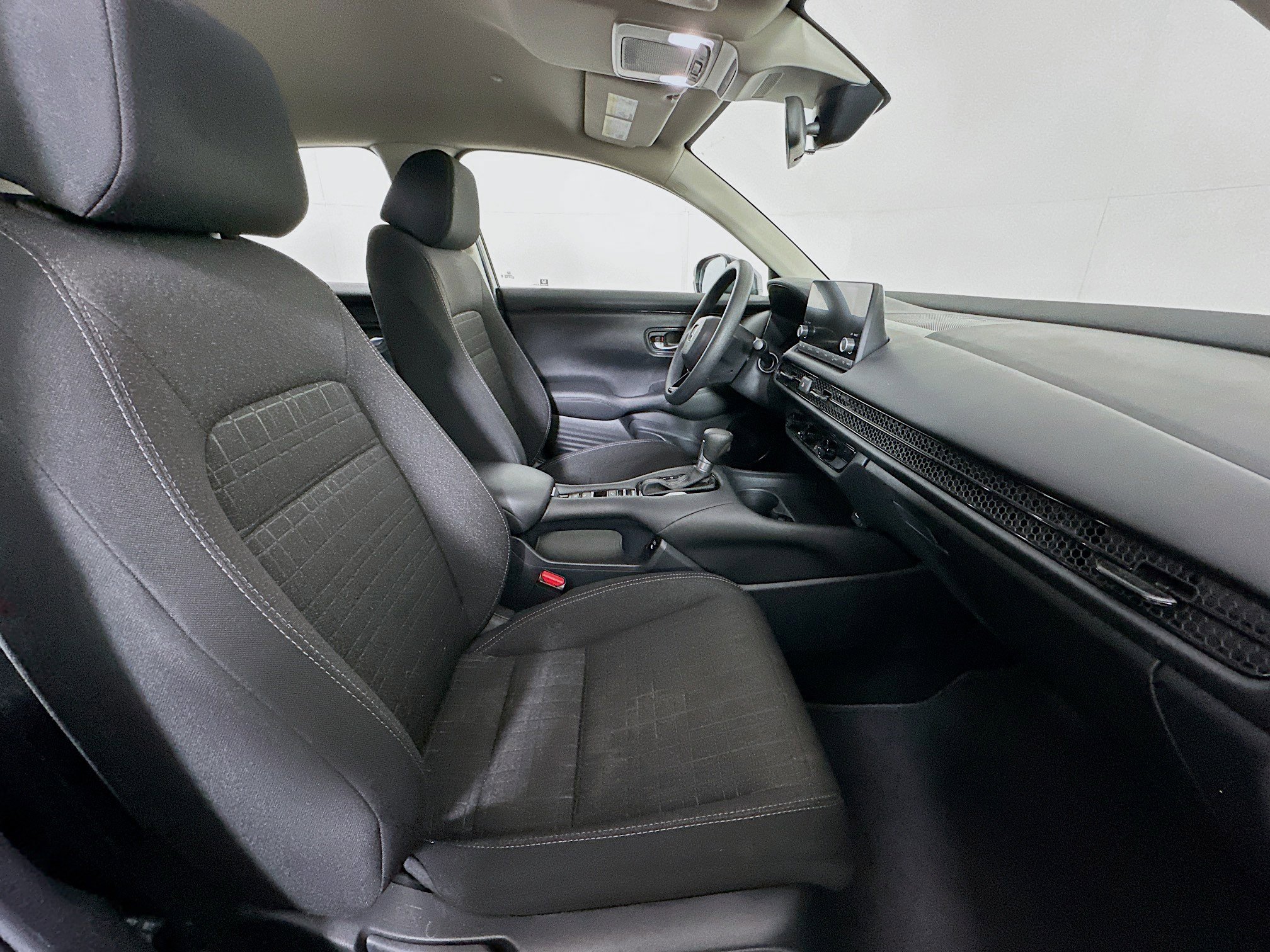 Used 2025 Honda HR-V LX image 29