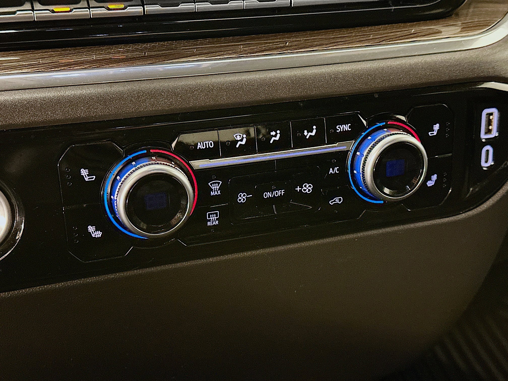 Used 2024 GMC Sierra 1500 Elevation image 24