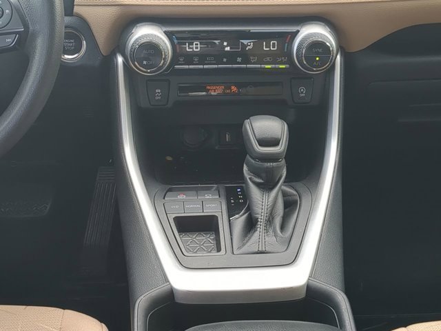 Used 2021 Toyota RAV4 XLE image 18