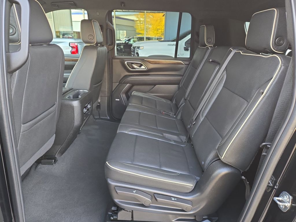 Used 2024 Chevrolet Suburban Premier image 15