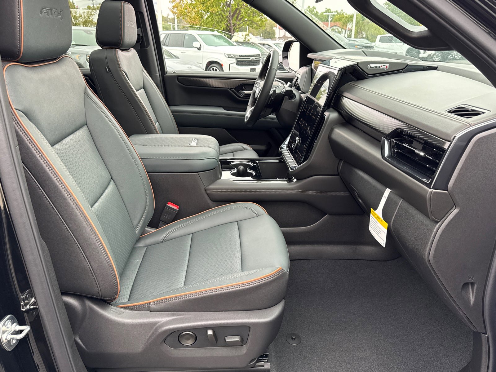 New 2026 GMC Yukon AT4 AWD/4WD image 18