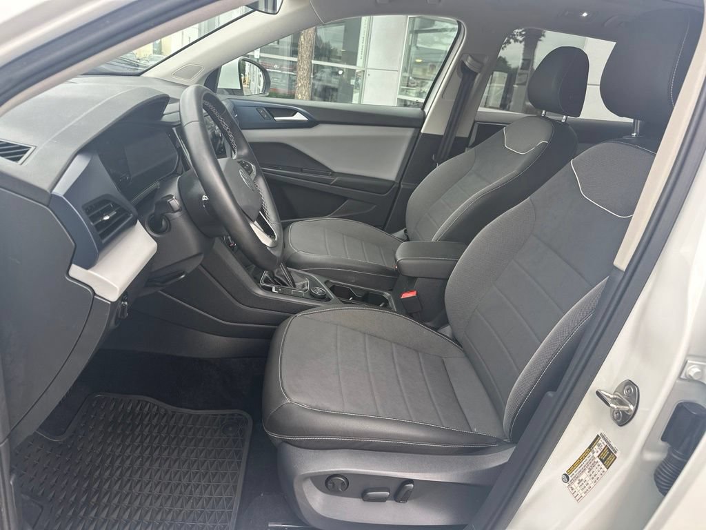 Used 2023 Volkswagen Taos SE w/ Panoramic Sunroof Package AWD/4WD image 13
