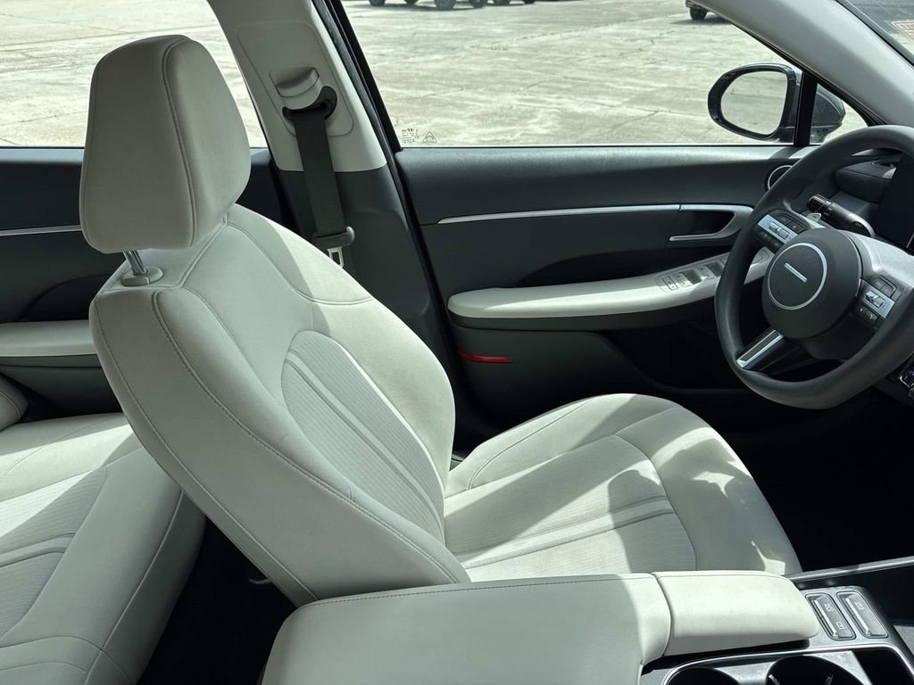 Used 2025 Hyundai Sonata SEL FWD image 22