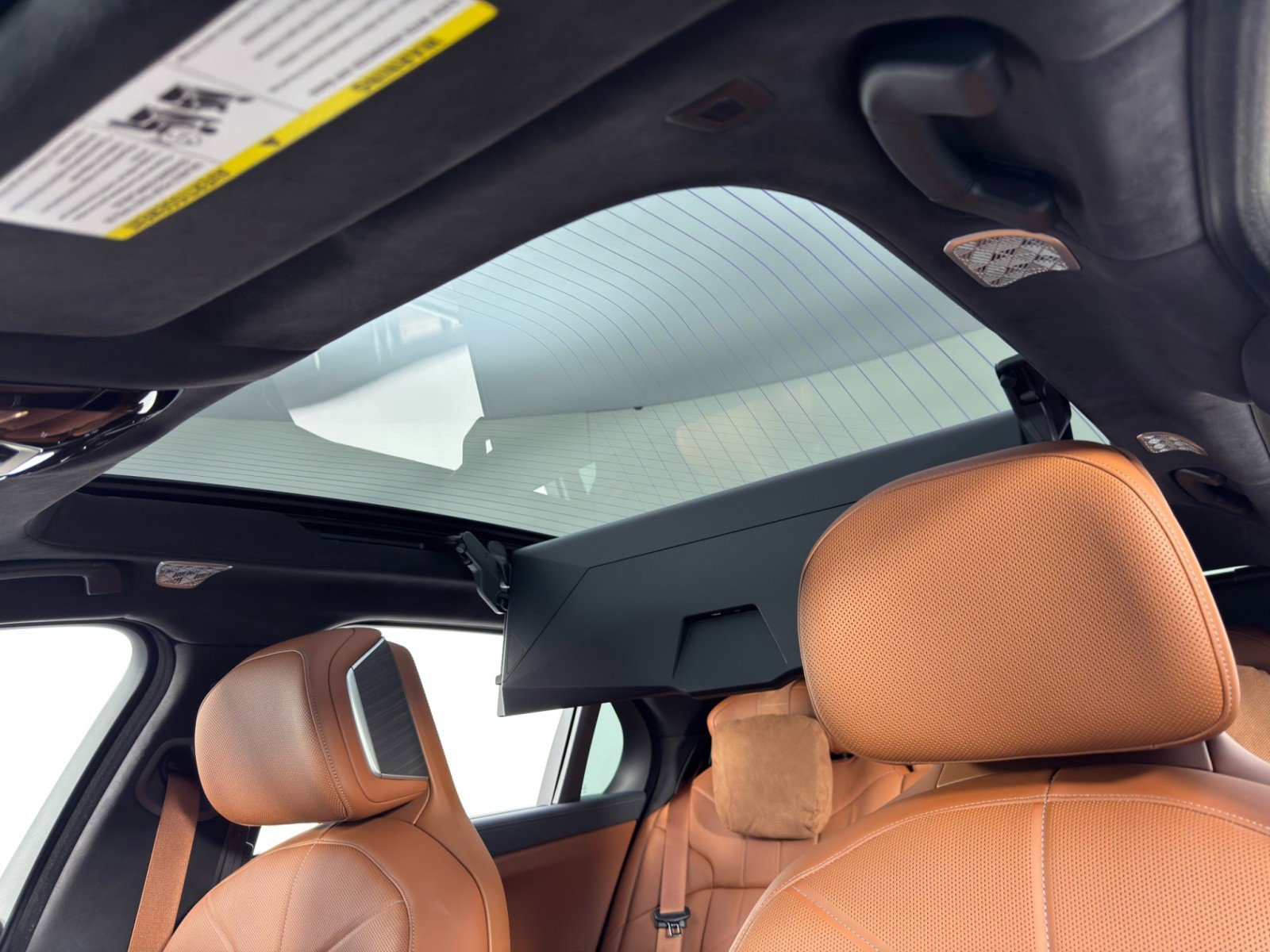 Used 2023 BMW i7 xDrive60 w/ Executive Package 2 image 12