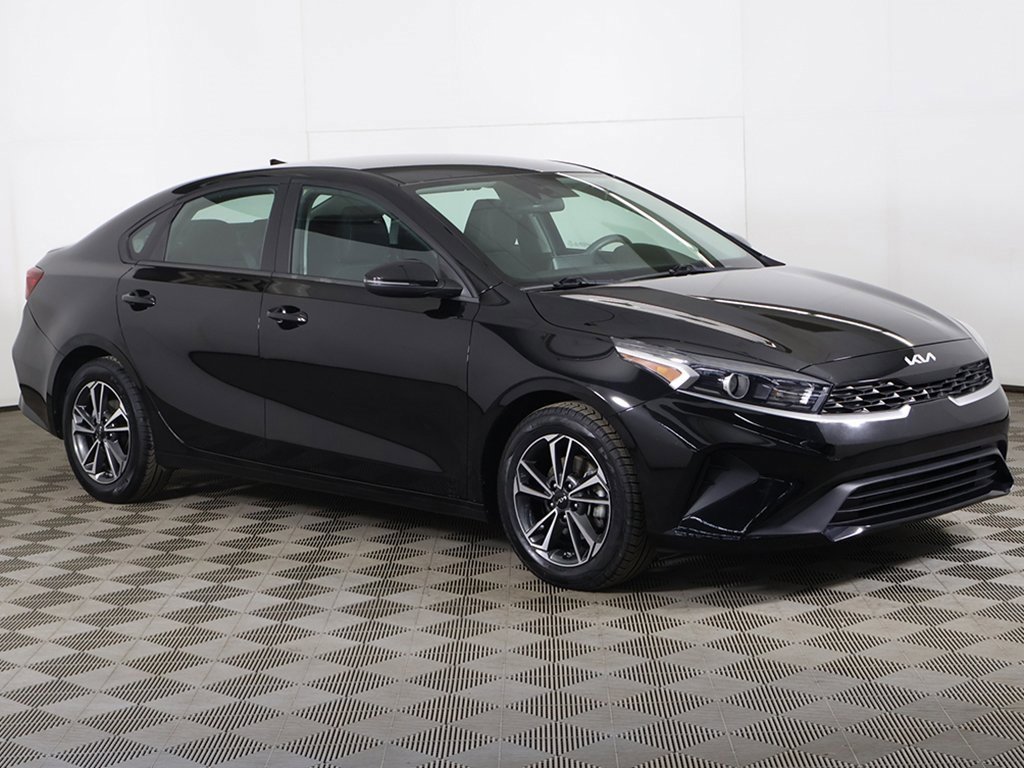 Used 2022 Kia Forte LXS w/ LXS Technology Package image 2
