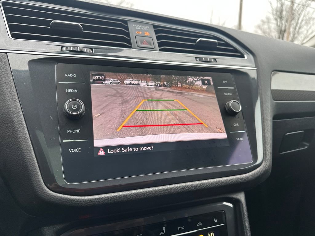 Used 2022 Volkswagen Tiguan SE w/ Panoramic Sunroof Package image 10