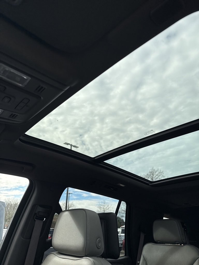 Used 2022 GMC Yukon SLT w/ SLT Luxury Package image 12