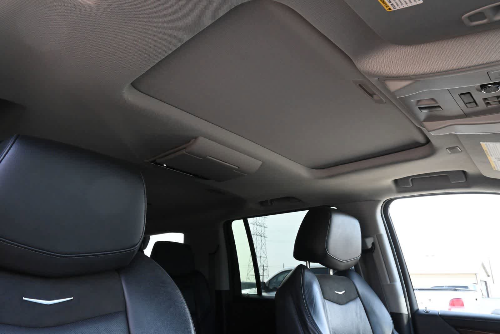 Used 2019 Cadillac Escalade ESV Luxury AWD/4WD image 25