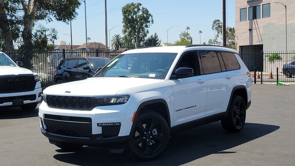 New 2025 Jeep Grand Cherokee L Limited w/ Black Appearance Package image 34