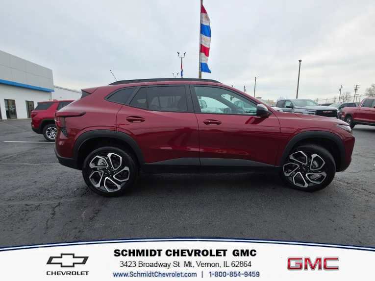 Used 2025 Chevrolet Trax RS w/ Driver Confidence Package image 4