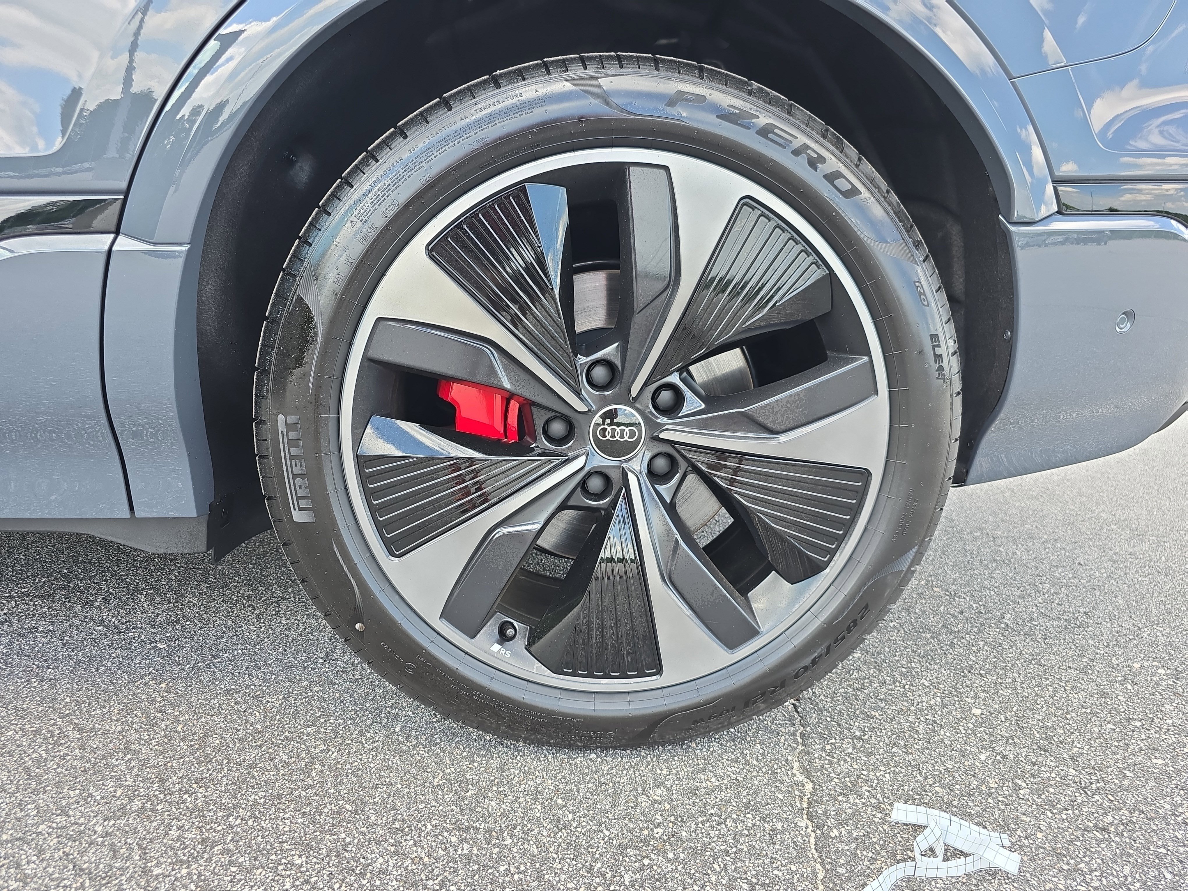 New 2025 Audi SQ6 e-tron Prestige image 32